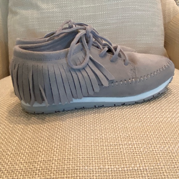 Rubber Duck Womens Light Gray Suede Casual Shoes w Fringe /Suede Laces / Size 7 - Picture 3 of 12